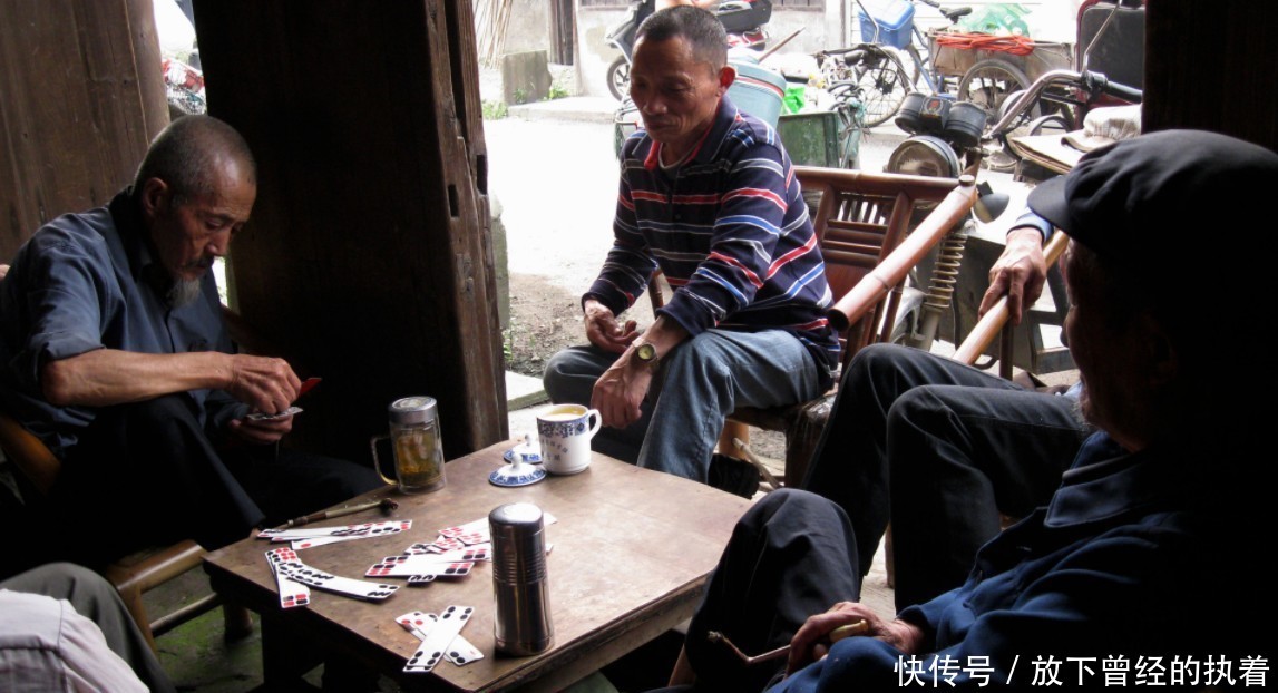 中国最“懒”老街,民国遗留不修,1元买菜6元剃头懒得涨价