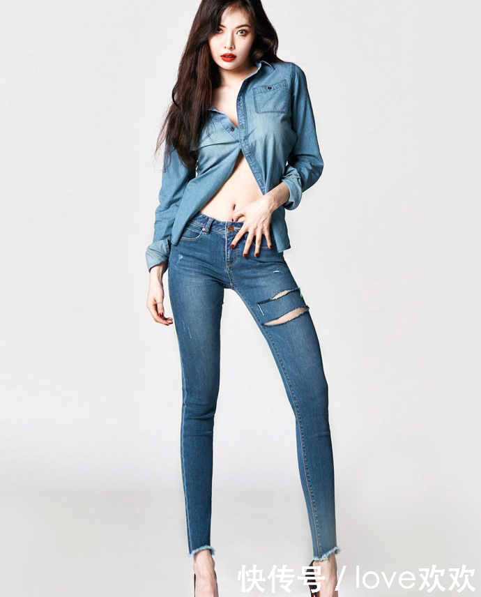 泫雅厉害！一个纽扣将牛仔褂变得如此迷人，网友：我穿上肯定尴尬