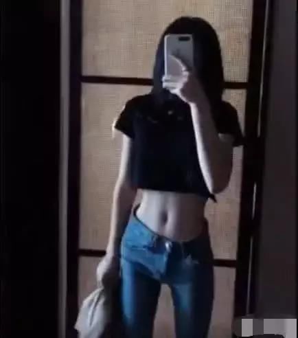 抖音小姐姐的“女友腹”火了！当衣服撩起，网友：我养你好吗？