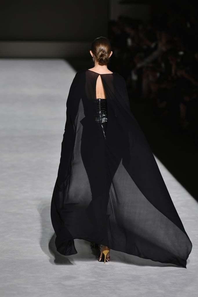 吉吉现身纽约时装周!“破旧不堪”背心真洋气，台上尽显完美身材