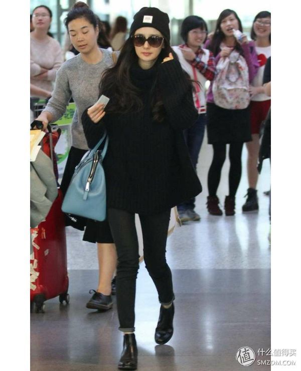 T恤plus过膝裙，开挂的夏天有它们就够了