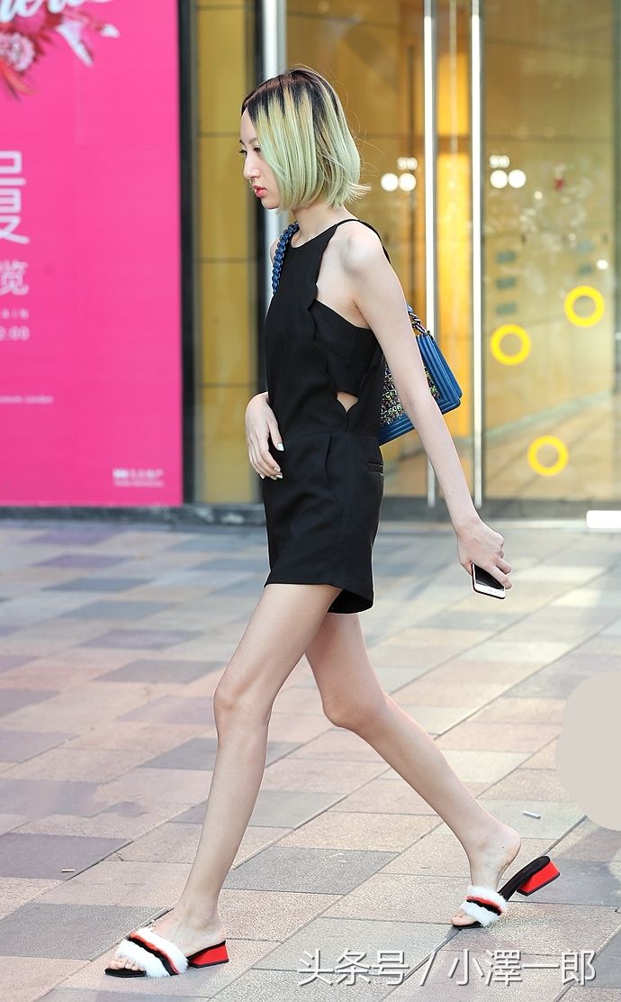 街拍美女第一是长腿第二还是长腿