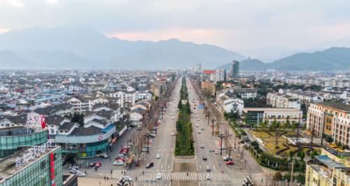 年轻人更愿意去成都？然而不是重庆，其中有这3个原因