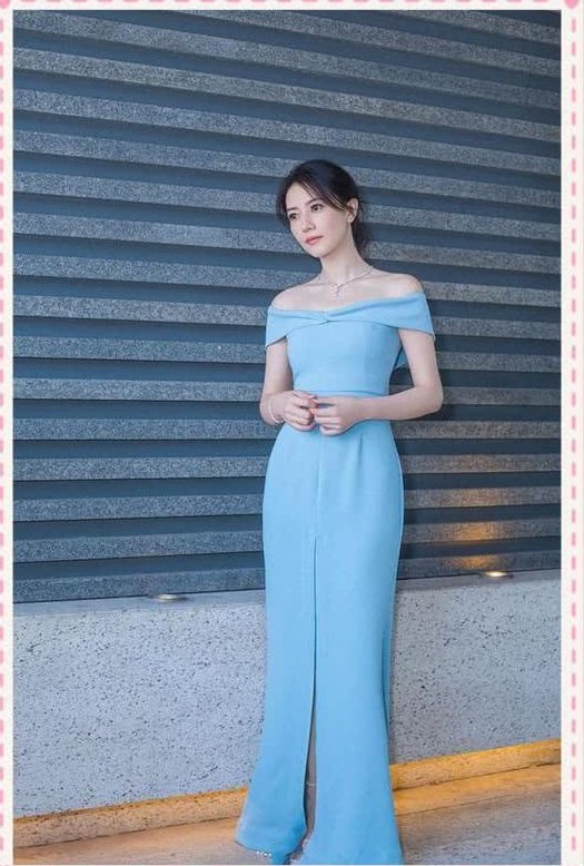 本以为穿一字肩的高圆圆够少女了，可看到周洁琼才知道什么是真嫩