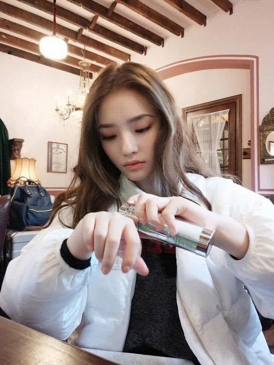 林允微博实名吐槽网红产品“真难用”，终于有个敢说实话的了！