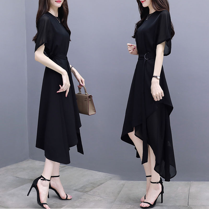 三伏天流行一种“冷淡风”，高雅又显年轻，上身女神范十足