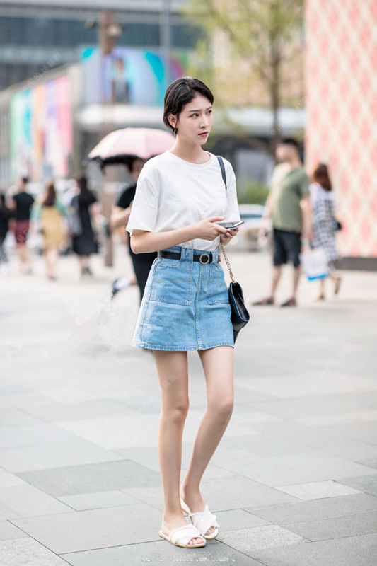 街拍路人，只有像这样清凉的穿搭，才是最适合夏天出门逛街穿