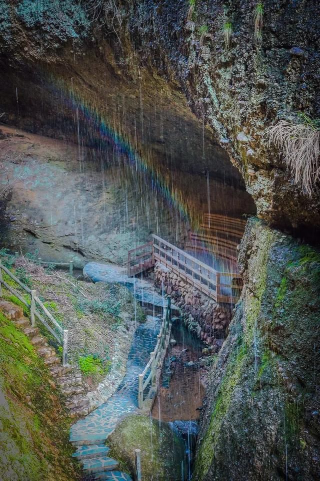 皖西自驾游首选!号称中国版“东非大裂谷”,罕见的山裂奇观!