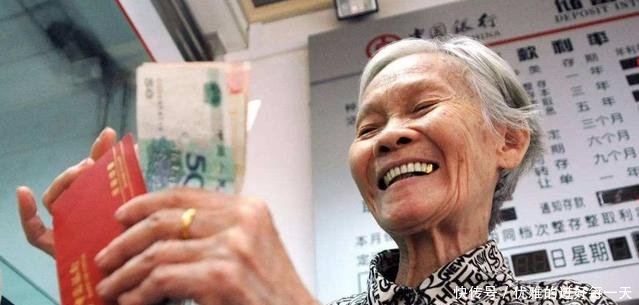 好消息，农村养老保险将实行全面统筹，百元养老金或退出历史舞台