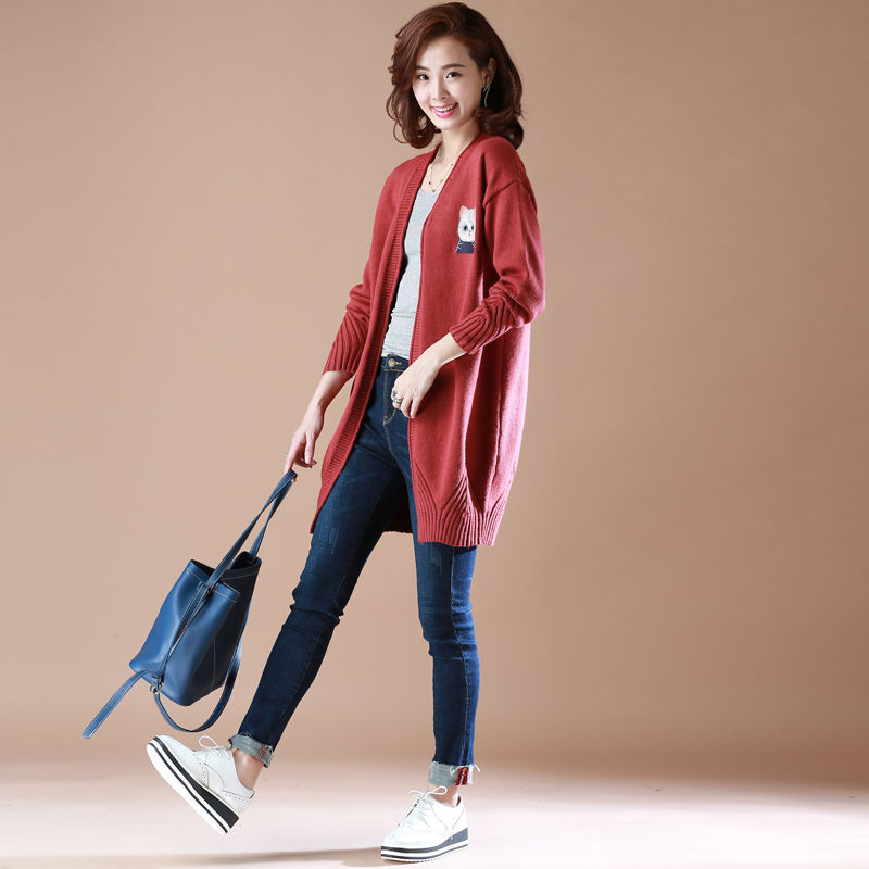 小姨33岁，从不紧身衣配短裙!只穿“小香风套装”，难怪美嫩