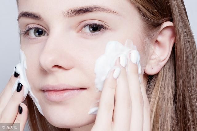 祛斑用什么方法好？脸上长斑显老，用这三个方法，祛斑又快又好