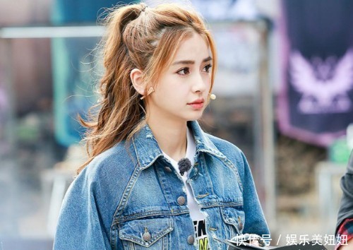 热巴杨颖穿一样的衣服,一个女神,一个尴尬,网友:差距太大了