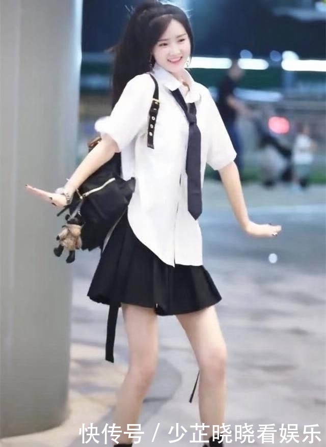  【演绎】半身裙+帆布鞋，基础款演绎不一样的美
