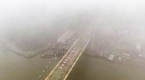  [悬索桥]中国首座公铁两用悬索桥合龙