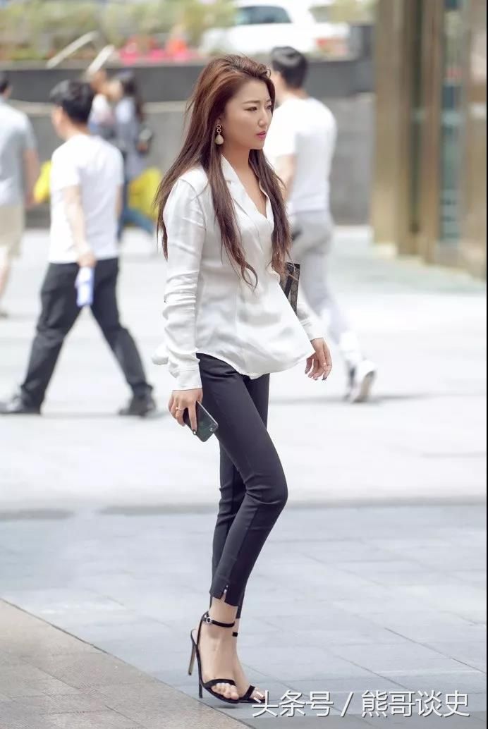 街拍路人，白领正装的穿搭参考，让你美丽动人不输女神范