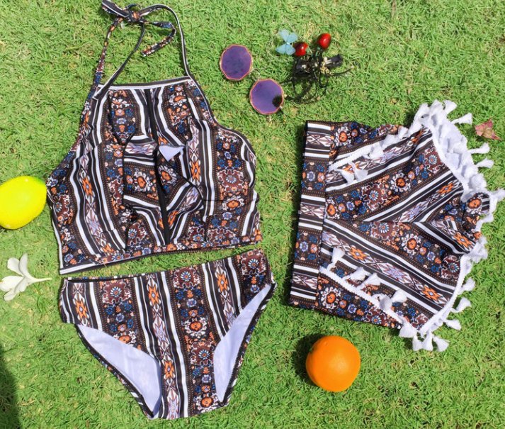 正妹穿“保守泳衣”神秘又撩人，总忍不住多看几眼，真的很美