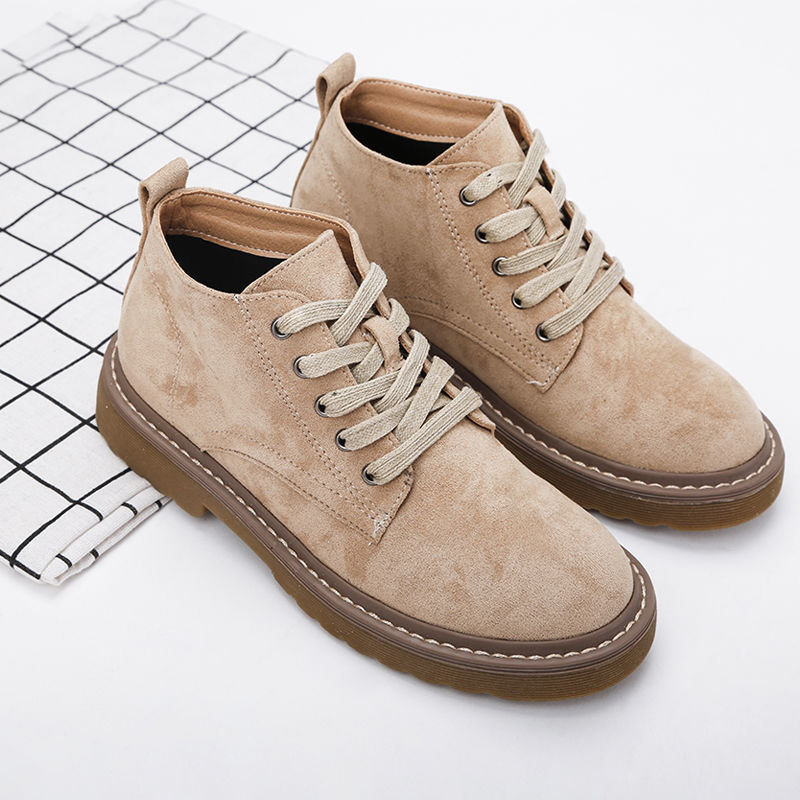 越来越多女人不穿凉鞋，穿新上女鞋，展现年轻活力