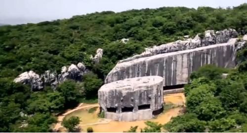  圣德■中国最大烂尾工程，一块破石头累死3000人，如今却成为旅