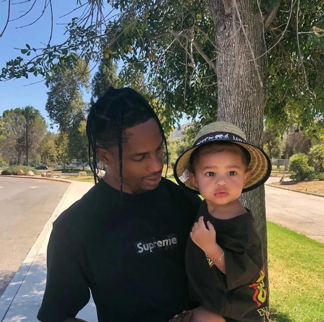  「很爽」做Travis Scott和Kylie的女儿是什么体验？Stormi:谢邀，很爽