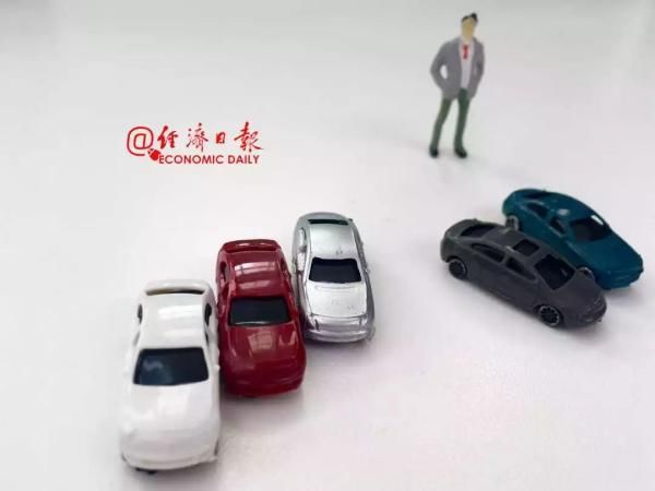 新一轮“汽车下乡”启动，以后村民走亲戚拜年都开高档小汽车?