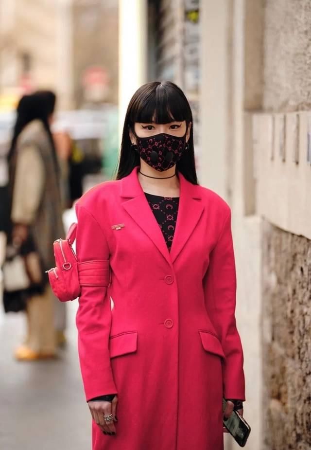  「巴黎时装周」都没想到，我可以在家里啃着薯条看服装「云直播」！