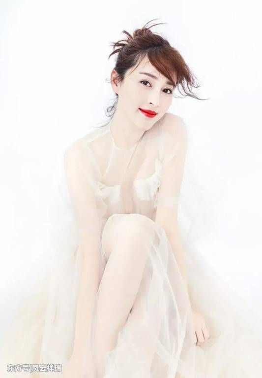 甘婷婷穿着大胆而前卫，网友:从不吝惜自身的美