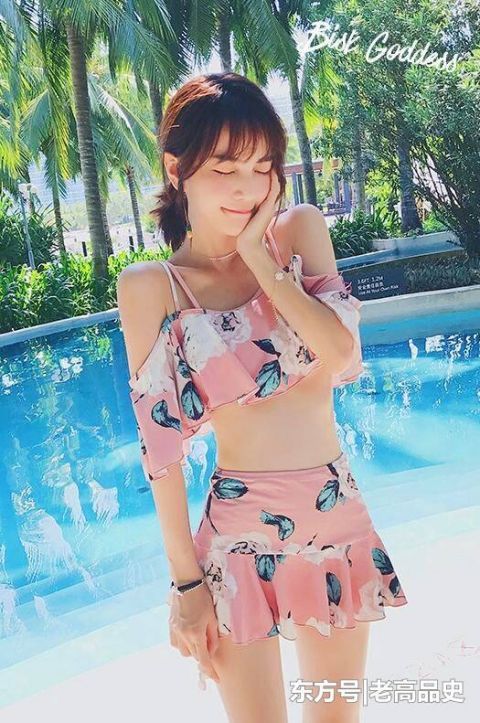  「女性」小巧玲珑的泳衣美女，年轻又漂亮，穿出十足女神范！