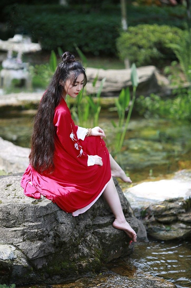 女孩子如果穿上这样一款汉元素“套装”，真就是传说中的小仙女了