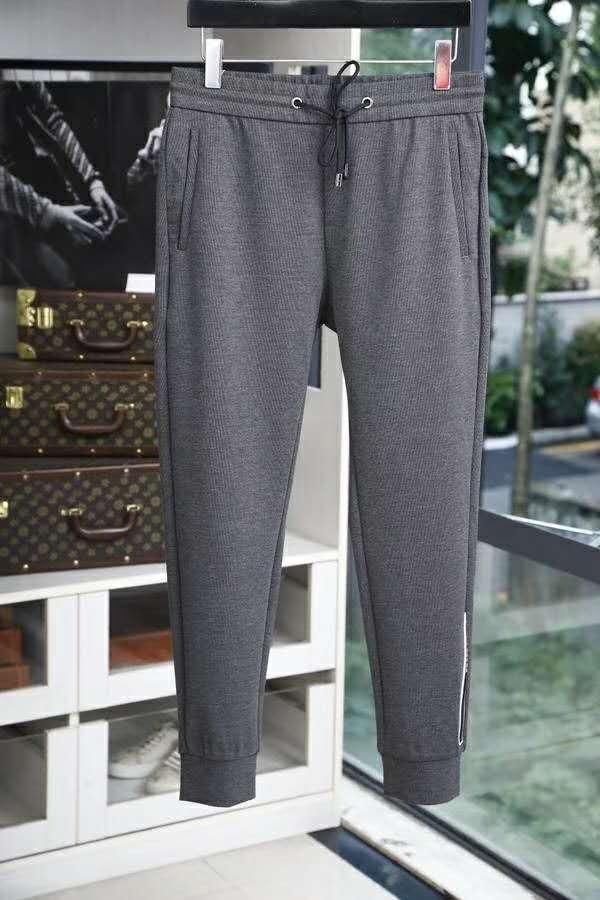 热播剧《香蜜沉沉烬如霜》中邓伦帅人一脸 现实生活中穿搭也出彩