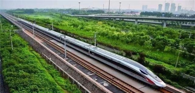  「小时」最难熬的高铁：7个小时基本漆黑，还有一缺点乘务员也没