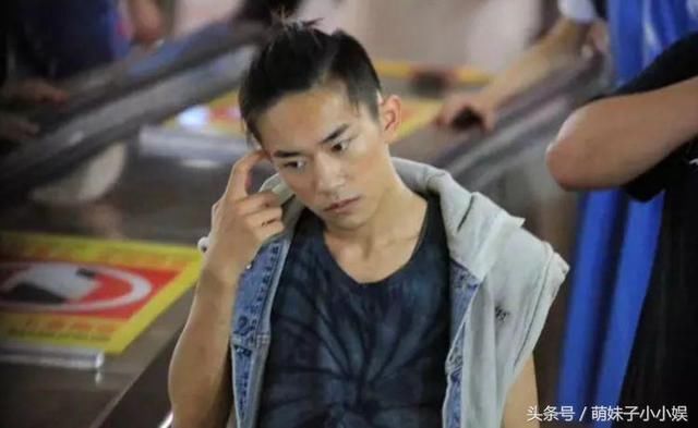 易烊千玺的四种发型，图一显稚嫩，图二最萌，图四一眼没认出是他