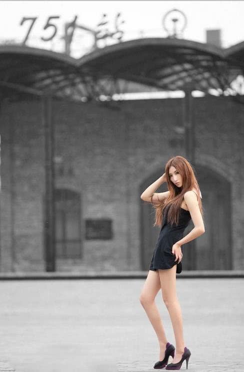 时尚性感小姐姐，黑色豹纹连衣裙，深邃的双眸诱惑力十足