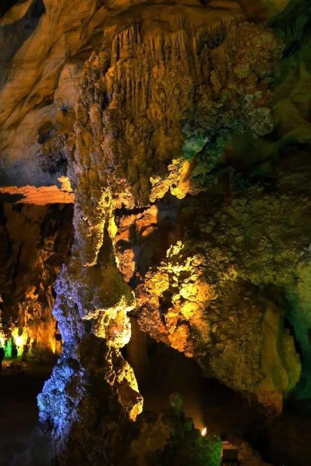 仅十几万人口的贵州小县，拥有堪比张家界的山，不输九寨沟的水!