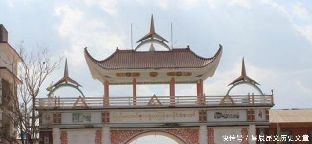 看真实的缅甸果敢曾经国门汉字已被换掉，缅文成主流文字