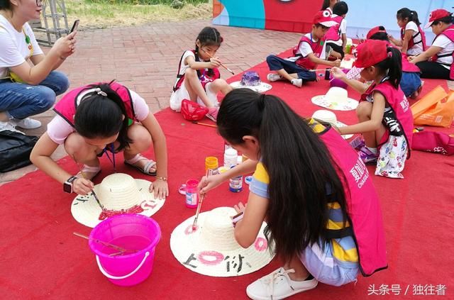 草帽小哥阿妹,新时尚的绘就者