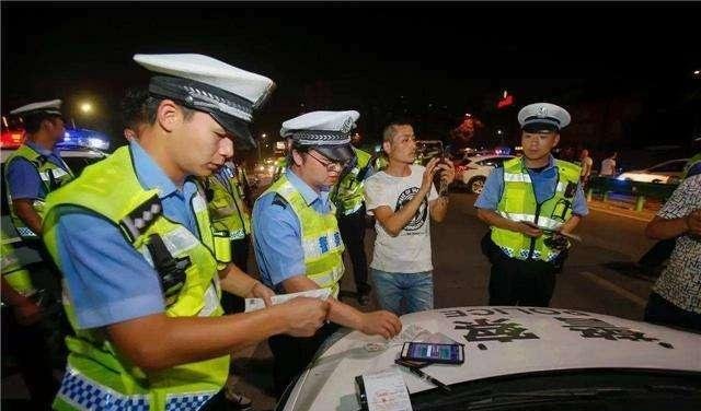 滴滴司机无证被扣车罚款，平台会不会承当责任，会不会报销罚单