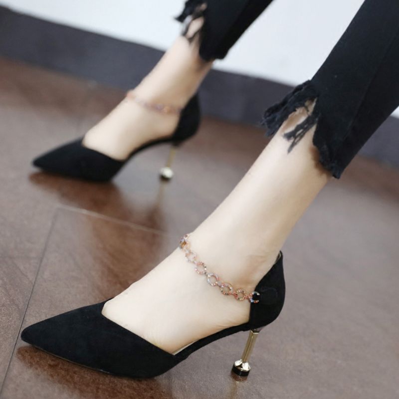 马上就要立秋了，高跟鞋比凉鞋穿着更洋气，它能令你气场变大