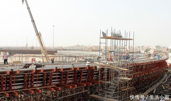 全球首条沙漠高铁，总投资1100亿元，不在中国却由中国人设计！