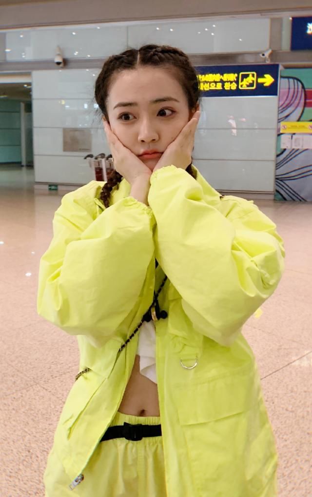 「青春活力」都说脸方的徐璐会很胖，可看到穿短装的她，女生却贼酸