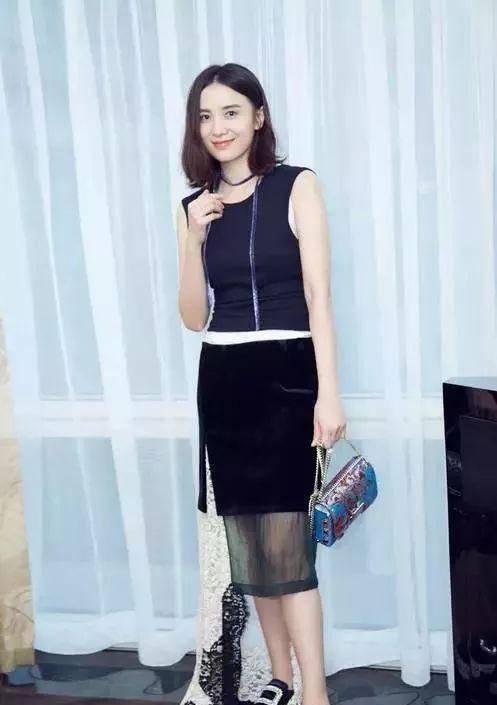  【漂亮】她是很会穿衣的女人，初春学她穿，准漂亮！