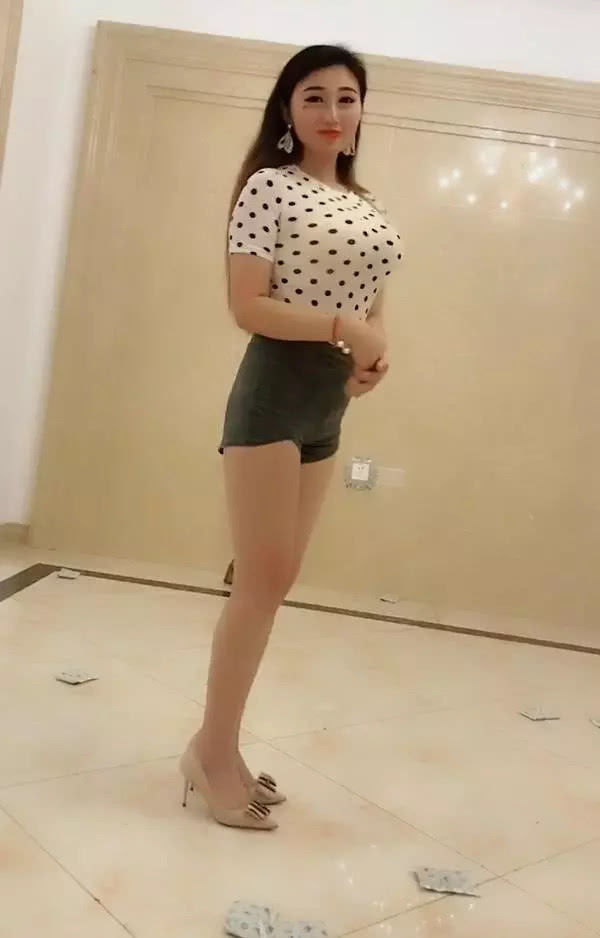 身材不科学的小姐姐，穿紧身衣后气质暴涨！