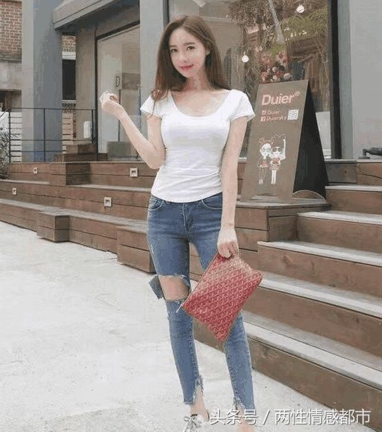 时尚有个性的牛仔裤美女，彰显十足的女神范!