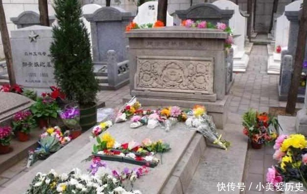 林徽因墓地 鲜花环绕 是八宝山祭扫次数最多的墓地