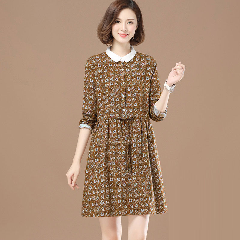 若你身高低于160，秋后少穿长裙，试试娃娃衫，洋气减龄又遮肉