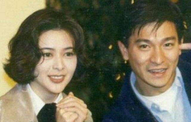 #陈美琪#关之琳与光头男再出街,带两保姆专门遛狗,告别富商的她终成女神