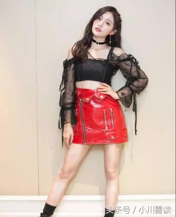 吴宣仪活动太奔放，只穿“蕾丝”裹胸秀热舞，网友:这角度满分