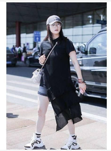 当90斤王丽坤与130斤蒋欣同穿短裤，网友：原来胖也可以很美