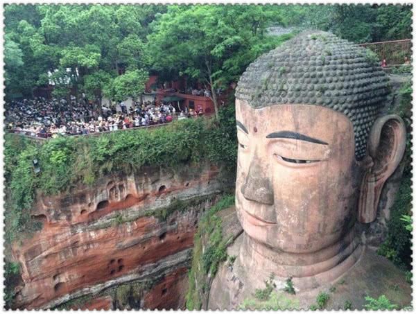 同为最大山体大佛，一尊名扬海外游客百万，一尊只有佛头隐居深山