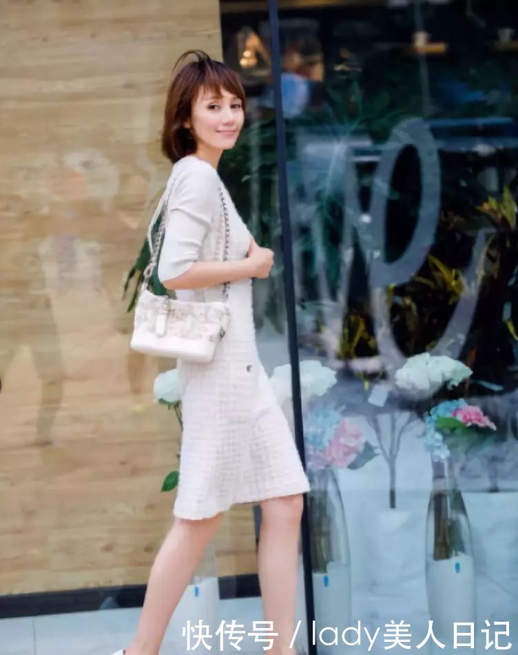 袁泉老到眼窝凹陷，曾被吐槽丑。网友：22岁的她甩高圆圆几条街