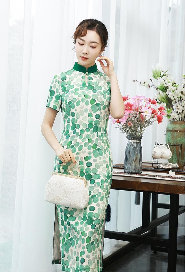 别总:人到中年别总穿裤子,这件“旗袍”就更有女人味,优雅又洋气